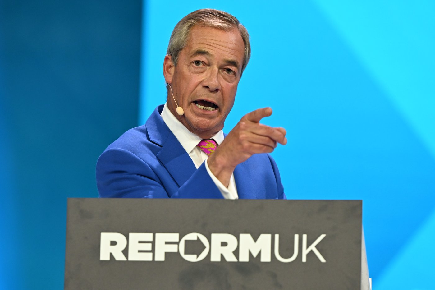 Nigel Farage's party suspends top officials after undercover sting makes foreign funding claims | iNFOnews.ca Nigel Farage's party suspends top officials after undercover sting makes foreign funding claims | iNFOnews.ca