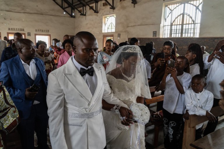Celebrating a wedding amid the Ebola outbreak: No kisses or close contact, but love lives here | iNFOnews.ca