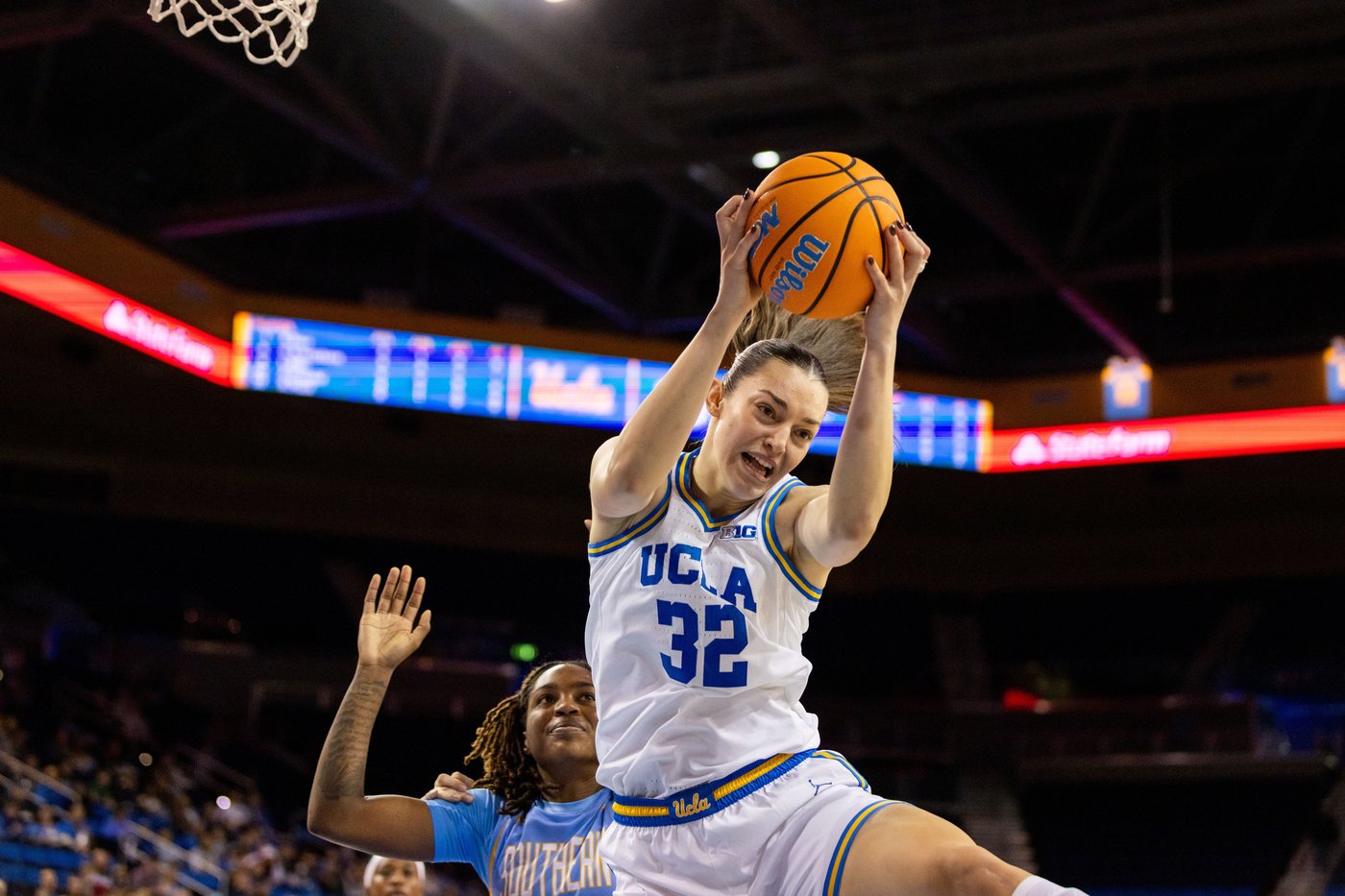 No. 3 UCLA women dominate Southern 88-37 as season-opening win streak reaches 6 games | iNFOnews.ca