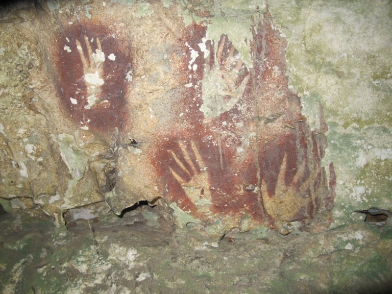 Indonesian handprints are the oldest cave art found yet | iNFOnews.ca