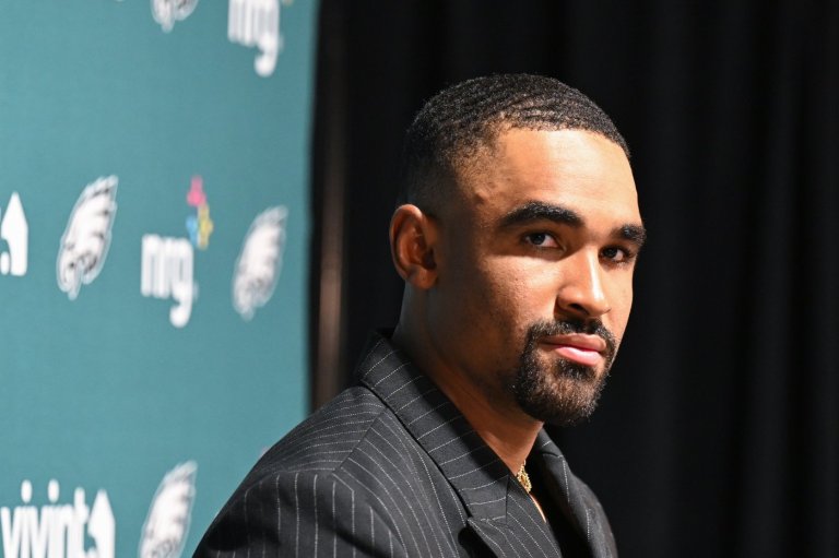 Eagles look to stay undefeated as they host the Broncos | iNFOnews.ca