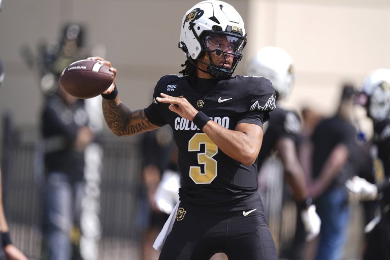 Ryan Staub leads rotation of Colorado quarterbacks, throws 2 TD passes in 31-7 win over Delaware | iNFOnews.ca