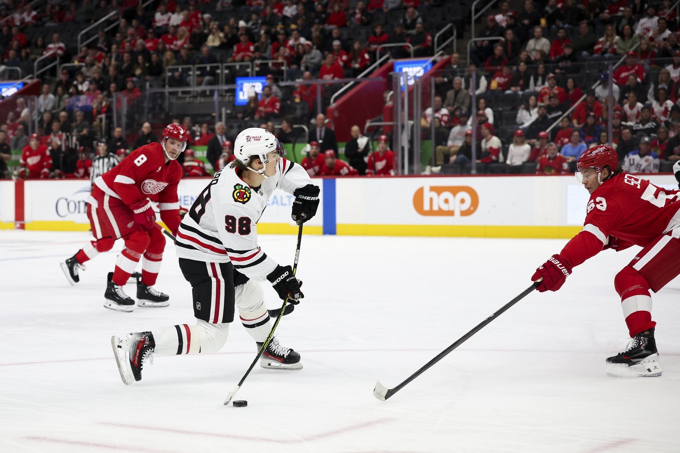 Red Wings hold off Blackhawks 5-3 for 6th straight victory | iNFOnews.ca