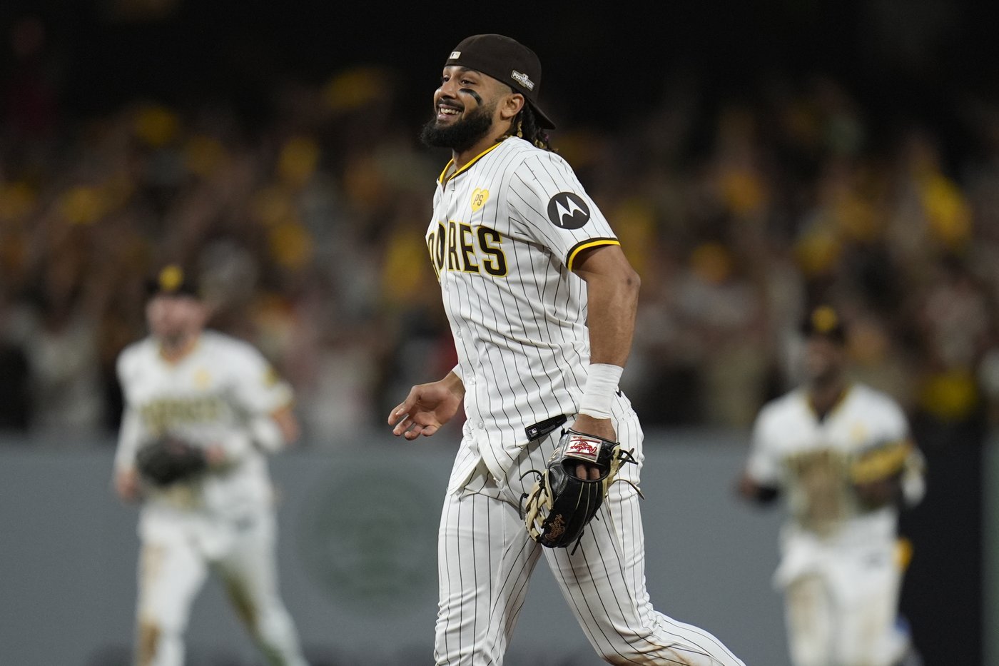 Higashioka's homer starts rally as Padres beat Braves 5-4 to sweep NL Wild Card Series | iNFOnews.ca
