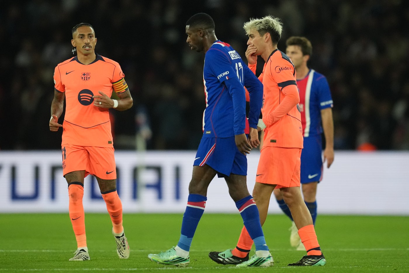 PSG forwards Dembélé and Kvaratskhelia limp off against Barcelona in Champions League | iNFOnews.ca PSG forwards Dembélé and Kvaratskhelia limp off against Barcelona in Champions League | iNFOnews.ca