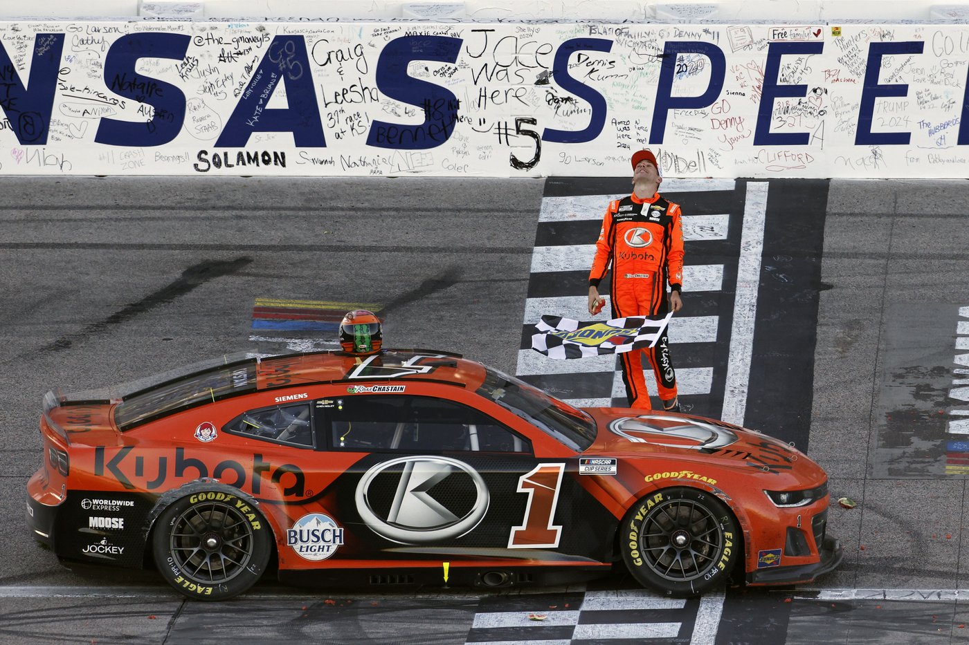 Chastain passes Truex on late restart to win NASCAR Cup Series race at Kansas Speedway | iNFOnews.ca Chastain passes Truex on late restart to win NASCAR Cup Series race at Kansas Speedway | iNFOnews.ca