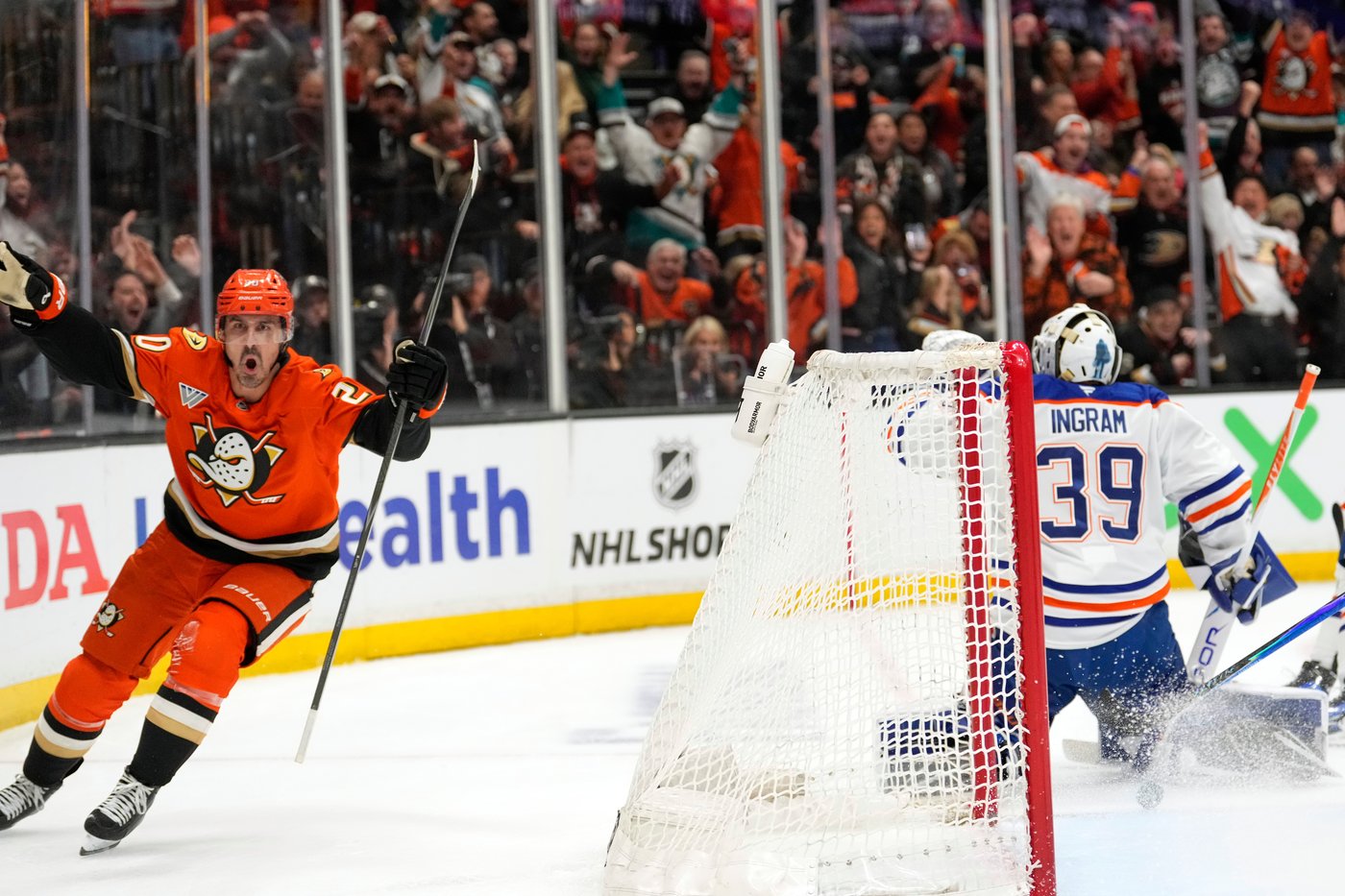 Carlsson, Terry lead Ducks to 5-2 win in Game 6, eliminating the 2-time conference champ Oilers | iNFOnews.ca Carlsson, Terry lead Ducks to 5-2 win in Game 6, eliminating the 2-time conference champ Oilers | iNFOnews.ca