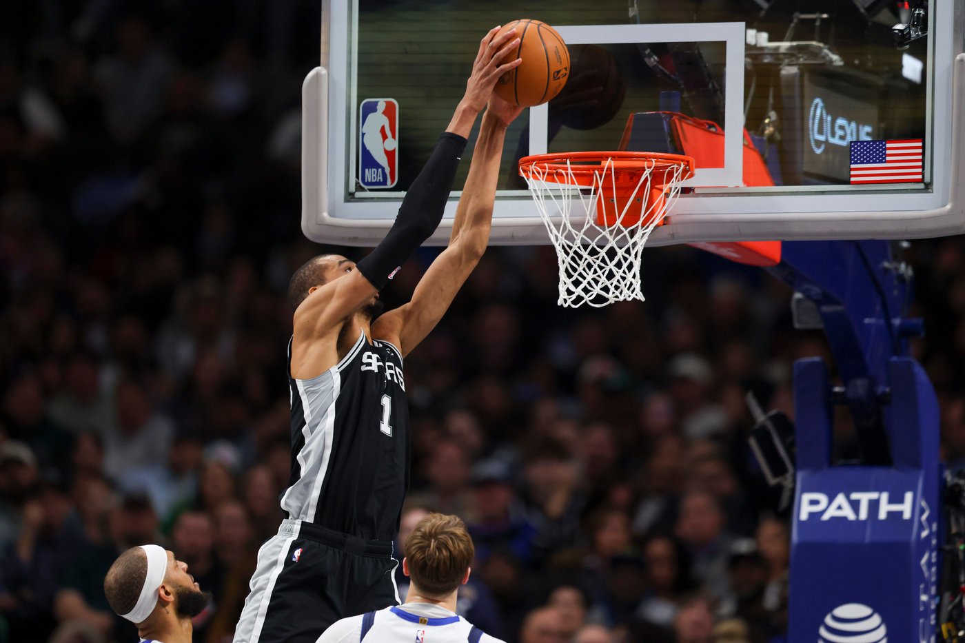 Wembanyama scores 29 points as Spurs beat Mavs despite another 30-plus night from Cooper Flagg | iNFOnews.ca Wembanyama scores 29 points as Spurs beat Mavs despite another 30-plus night from Cooper Flagg | iNFOnews.ca