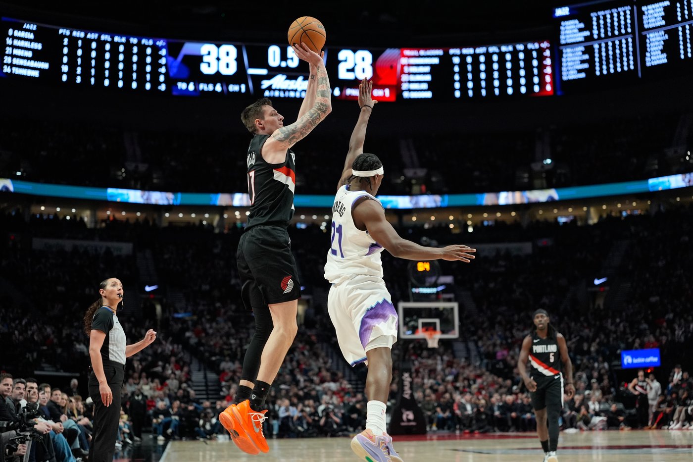 Trail Blazers beat the Jazz 124-114 to close in on the Warriors for 9th in the West | iNFOnews.ca