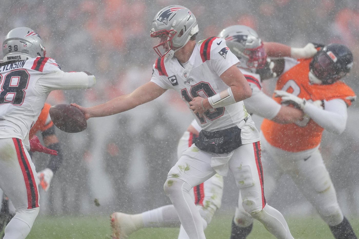 Patriots punch ticket to 12th Super Bowl with gritty 10-7 win over Broncos in snowy Denver | iNFOnews.ca Patriots punch ticket to 12th Super Bowl with gritty 10-7 win over Broncos in snowy Denver | iNFOnews.ca
