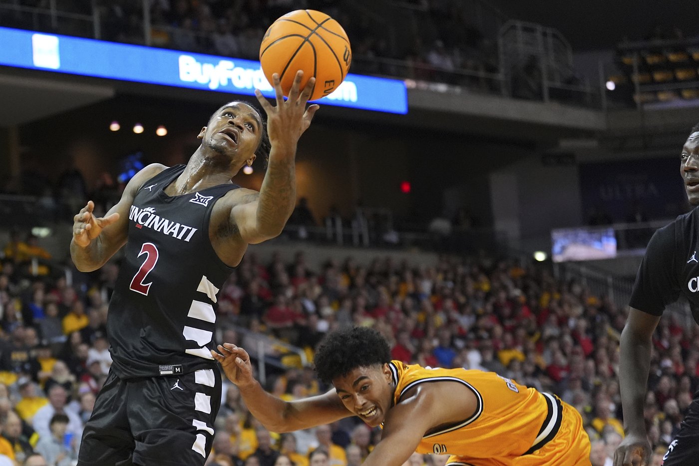 Lukosius hits 6 3-pointers to help No. 18 Cincinnati hold off Northern Kentucky 76-60 | iNFOnews.ca Lukosius hits 6 3-pointers to help No. 18 Cincinnati hold off Northern Kentucky 76-60 | iNFOnews.ca