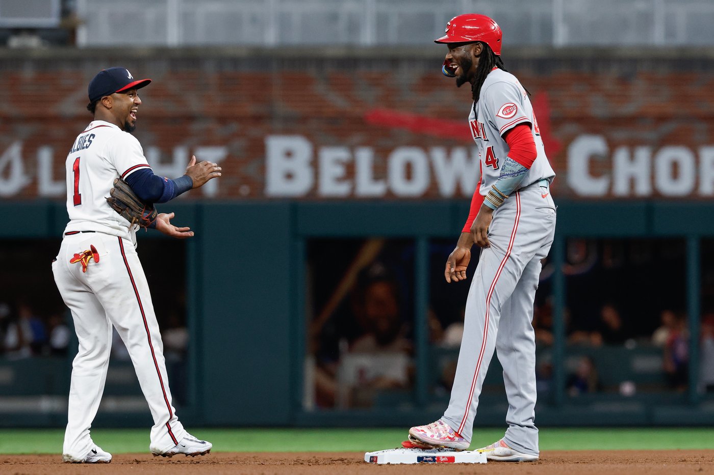 De La Cruz closes in on 30-30, Williamson throws six sharp innings as Reds blank Braves 4-0 | iNFOnews.ca