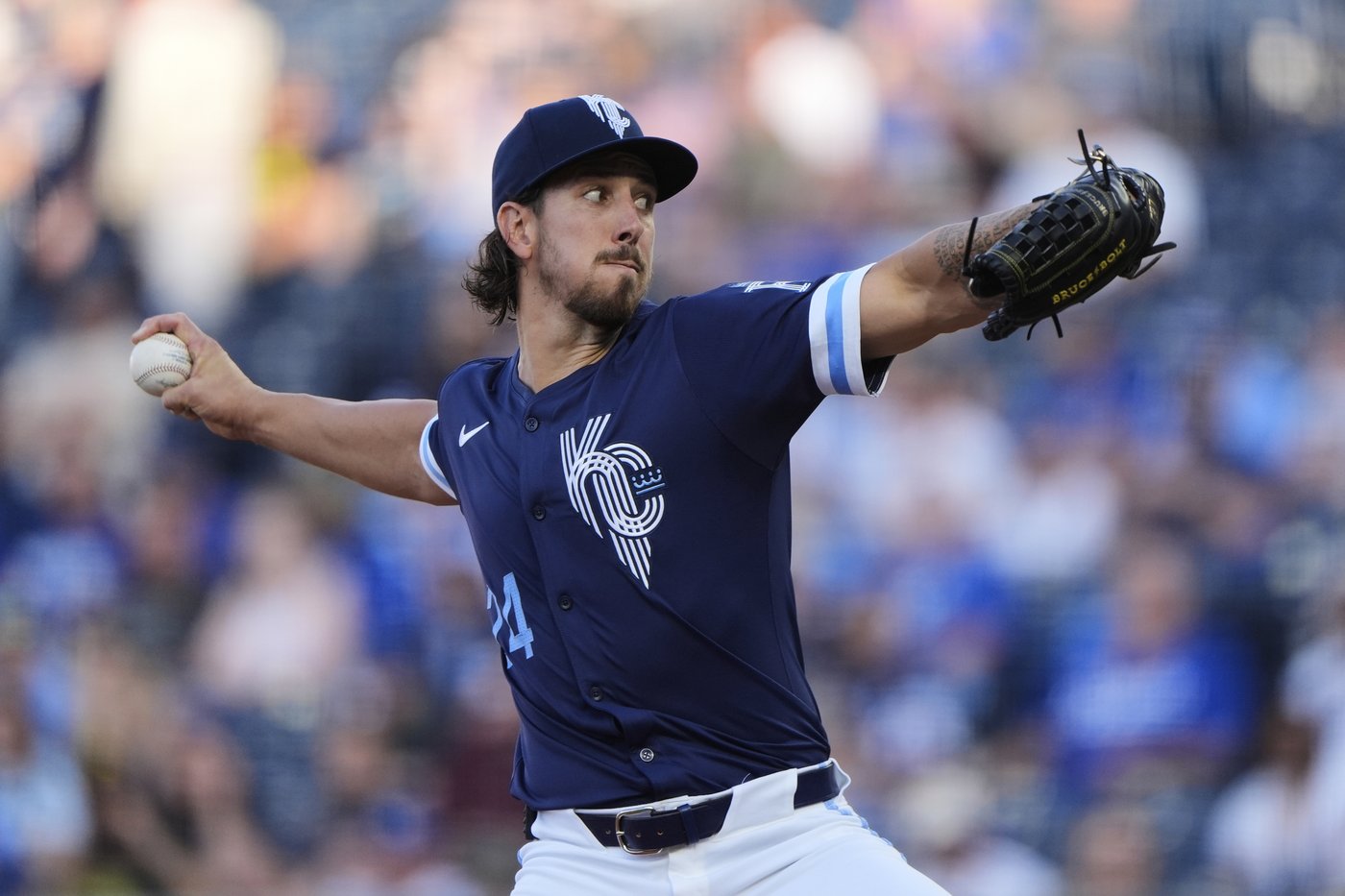 Fermin hits a 12th-inning single to give Royals 2-1 win over Red Sox, 16th win in last 18 games | iNFOnews.ca