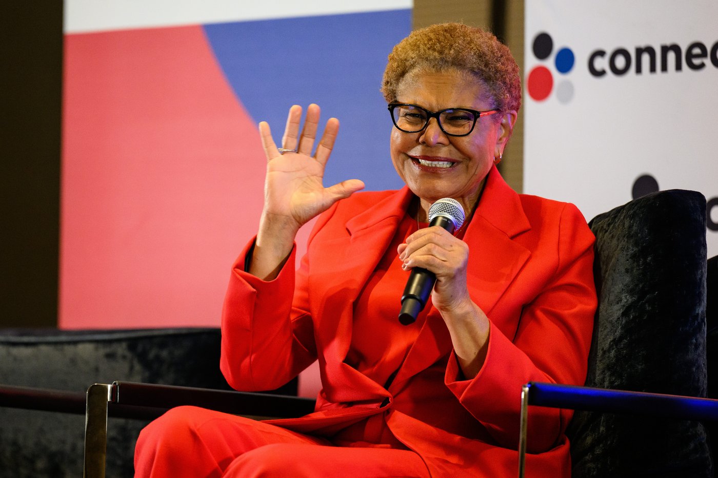 Devastating wildfire and homelessness loom over Los Angeles Mayor Karen Bass' bid for second term | iNFOnews.ca