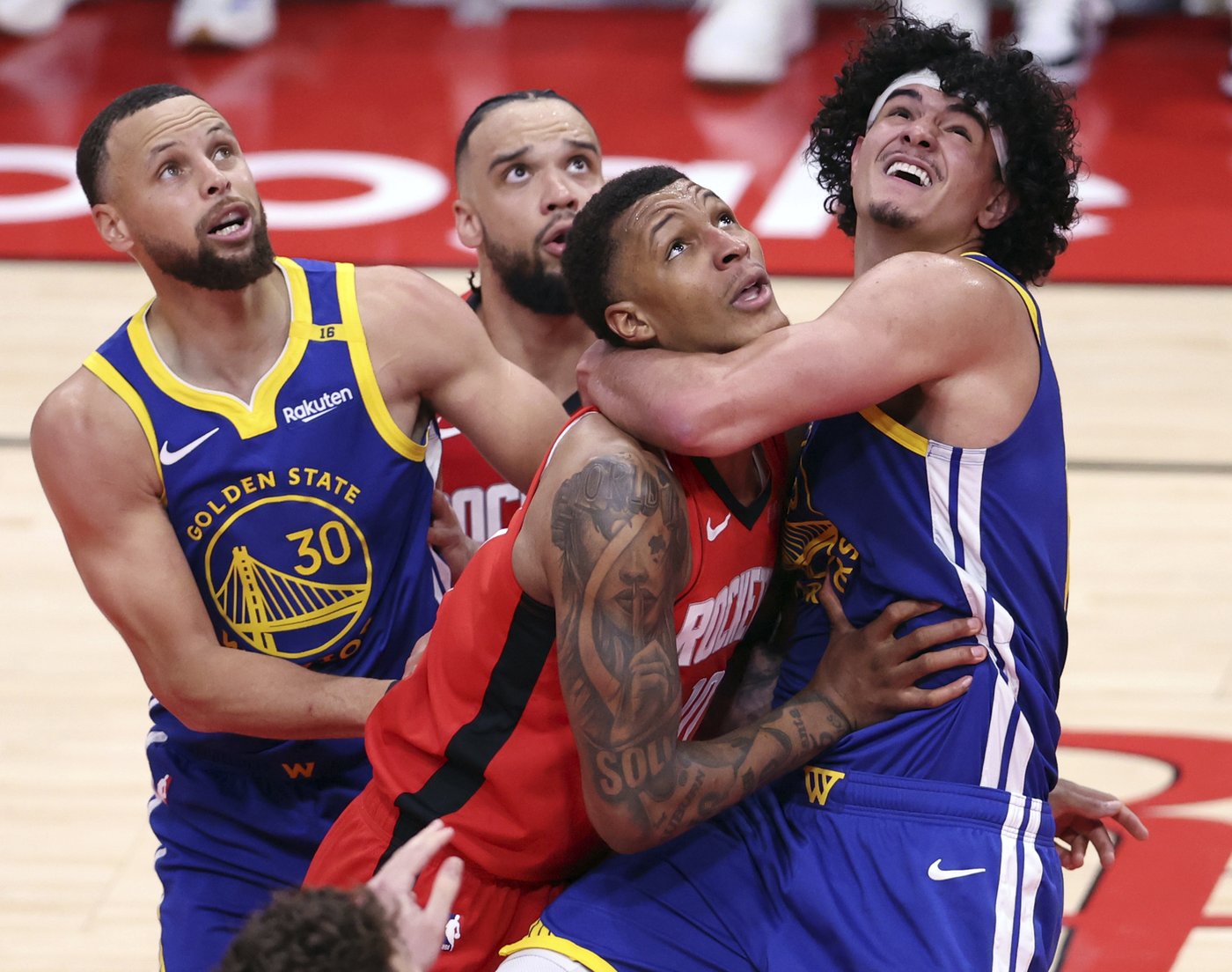 Stephen Curry scores 31 points in the Warriors' 95-85 victory over the Rockets 95-85 in Game 1 | iNFOnews.ca Stephen Curry scores 31 points in the Warriors' 95-85 victory over the Rockets 95-85 in Game 1 | iNFOnews.ca