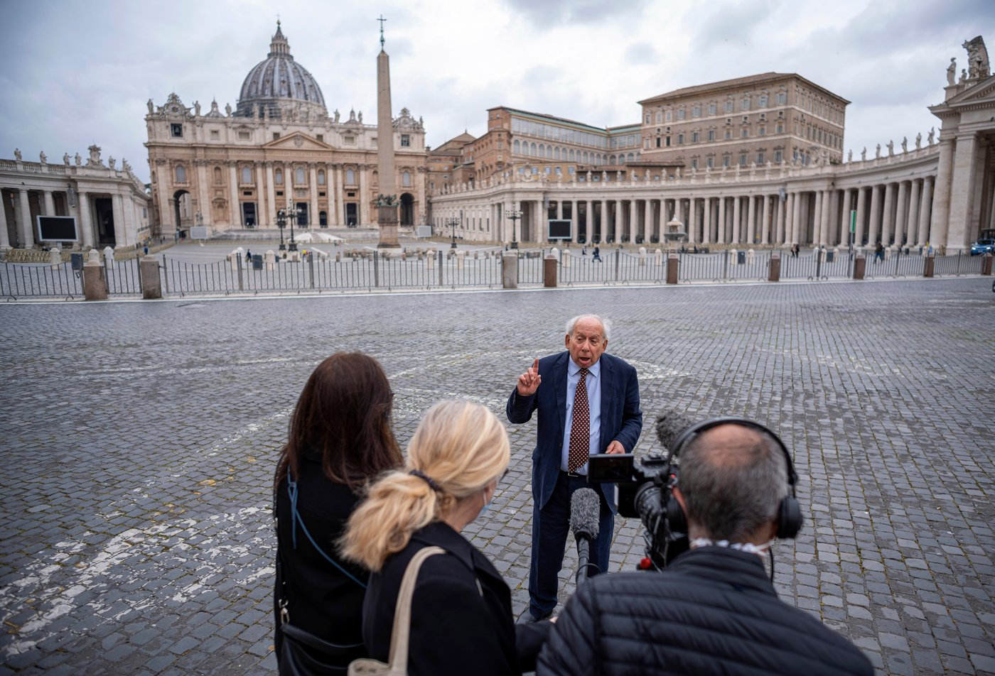 Longtime AP Rome bureau chief Victor Simpson, who covered 5 popes, dies at 84 | iNFOnews.ca