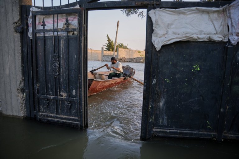 Photos of rare Euphrates River flooding forcing Syrians inland | iNFOnews.ca