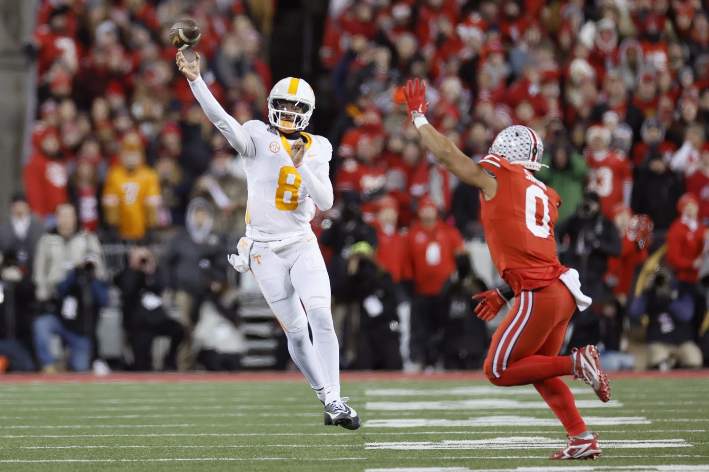Dylan Sampson's hamstring injury leaves Tennessee's offense struggling in CFP loss to Ohio State | iNFOnews.ca Dylan Sampson's hamstring injury leaves Tennessee's offense struggling in CFP loss to Ohio State | iNFOnews.ca