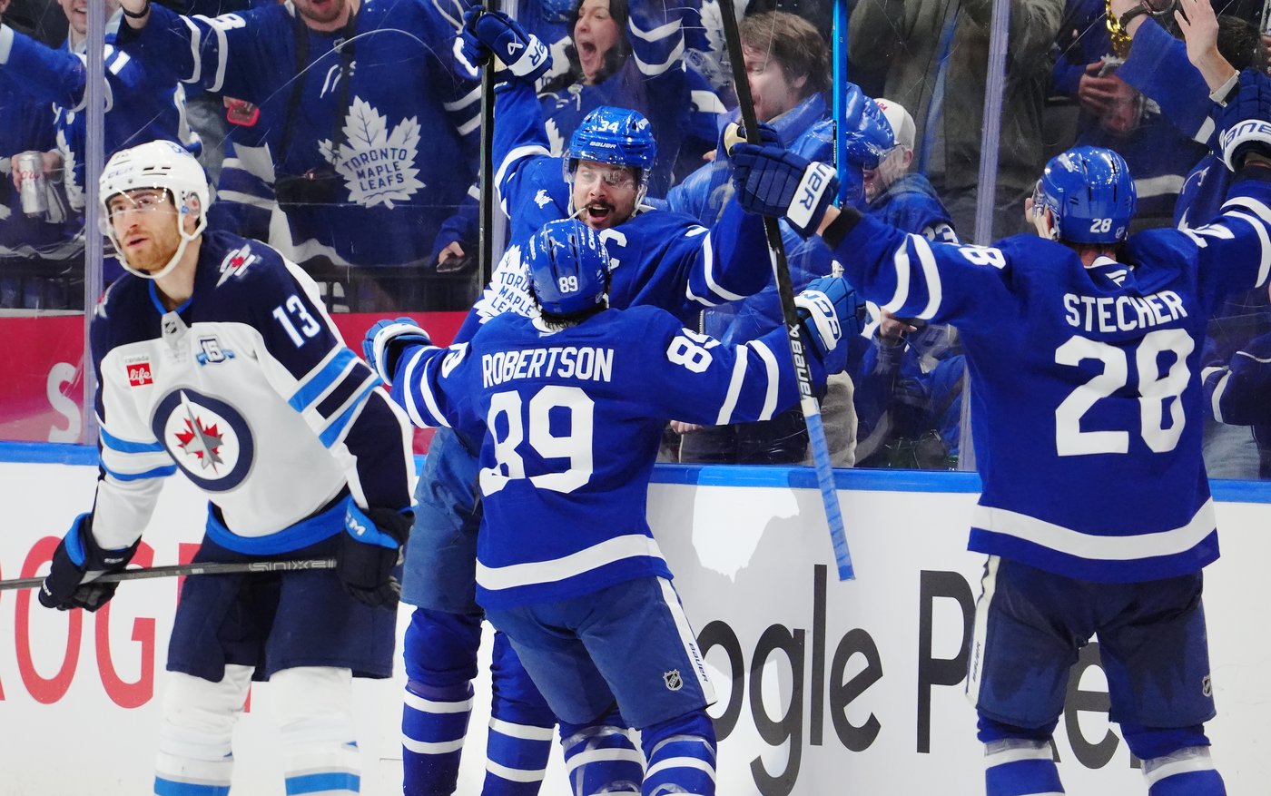 Matthews's hat trick, game-winner leads Maple Leafs to 6-5 comeback win over Jets | iNFOnews.ca