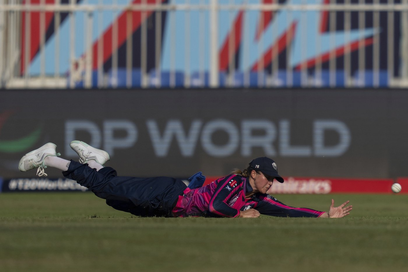 Australia takes 4 India wickets in last over to reach knockout stage at Women’s T20 World Cup | iNFOnews.ca Australia takes 4 India wickets in last over to reach knockout stage at Women’s T20 World Cup | iNFOnews.ca