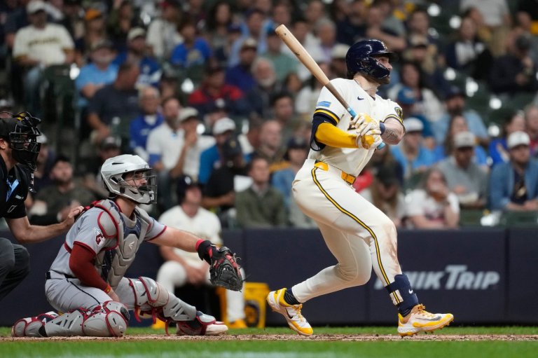 Mitchell, Turang hit homers to pace Milwaukee past Cleveland 2-1 | iNFOnews.ca