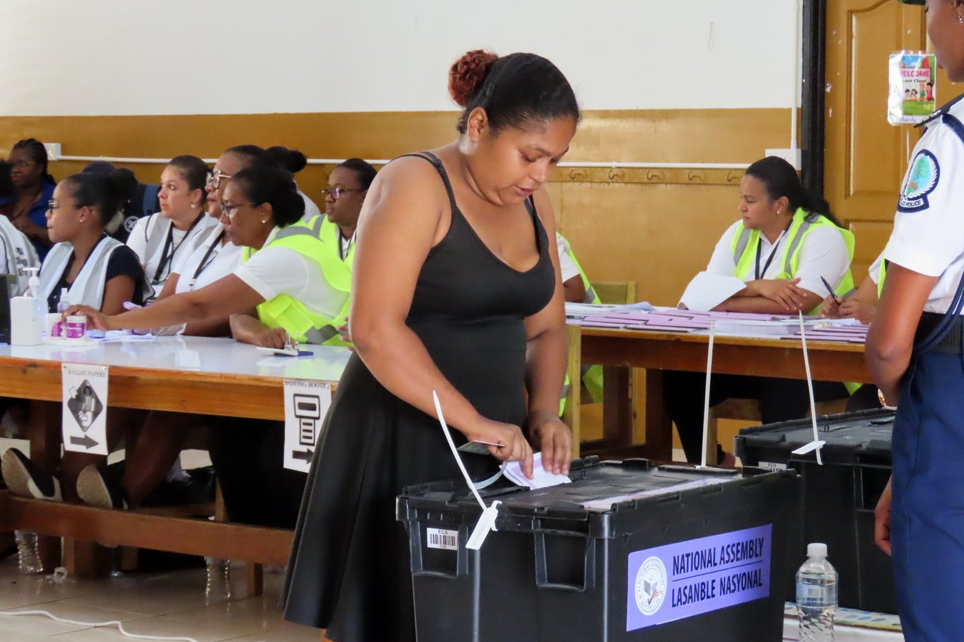 Seychelles holds early voting as many in the nation worry about a drug crisis and environment | iNFOnews.ca