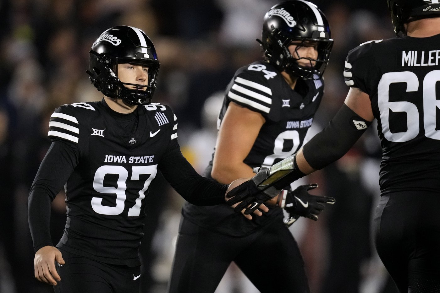 Rocco Becht throws for a score and runs for a score in Iowa State's 34-17 win over Cincinnati | iNFOnews.ca