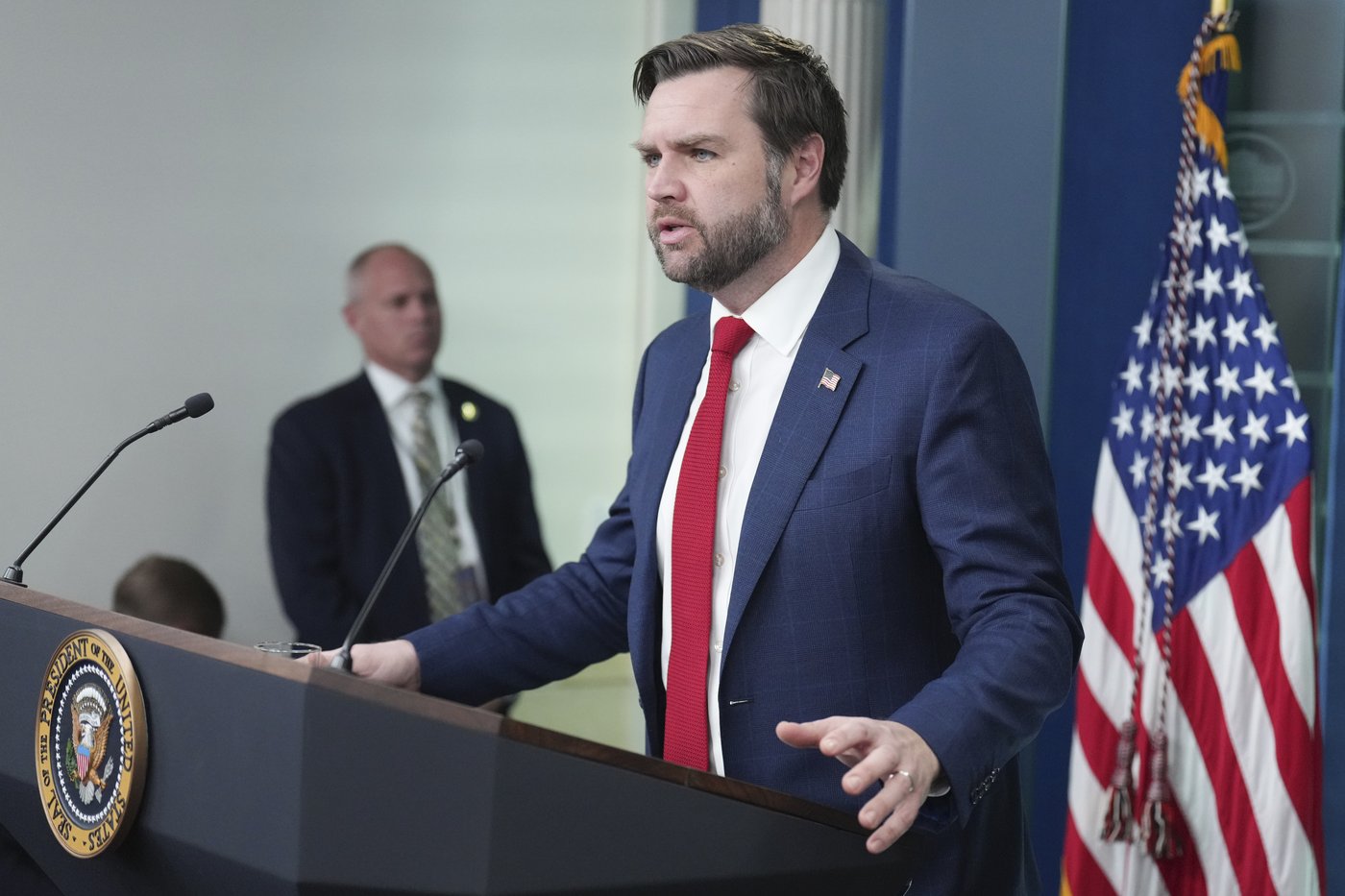 Trump blames diversity hiring as probe into deadly DC plane crash begins | iNFOnews.ca Trump blames diversity hiring as probe into deadly DC plane crash begins | iNFOnews.ca