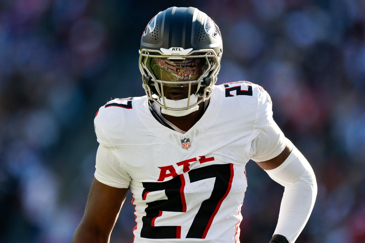 Sacks leader Pearce returns to Falcons for minicamp following a tumultuous offseason | iNFOnews.ca