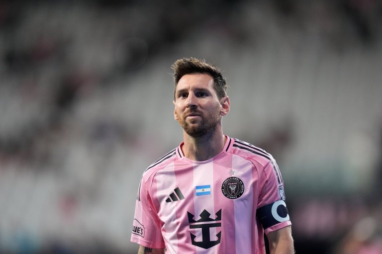 Messi leaves midway through second half, grabs at leg, Inter Miami rallies past Union 6-4 | iNFOnews.ca