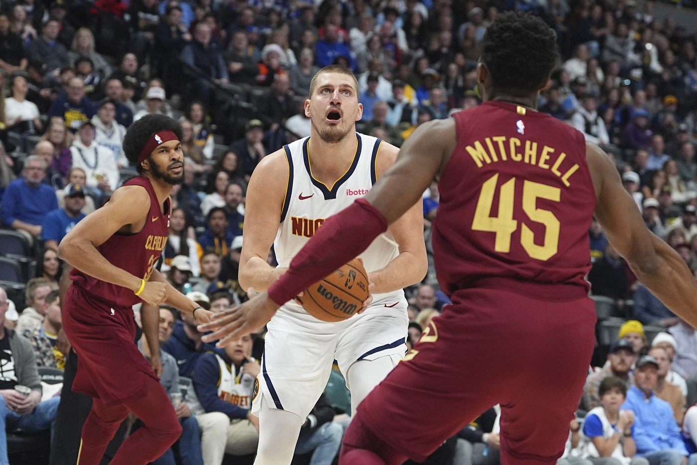 Mitchell scores 33, Cavs beat Nuggets 149-135 for 6th straight win | iNFOnews.ca