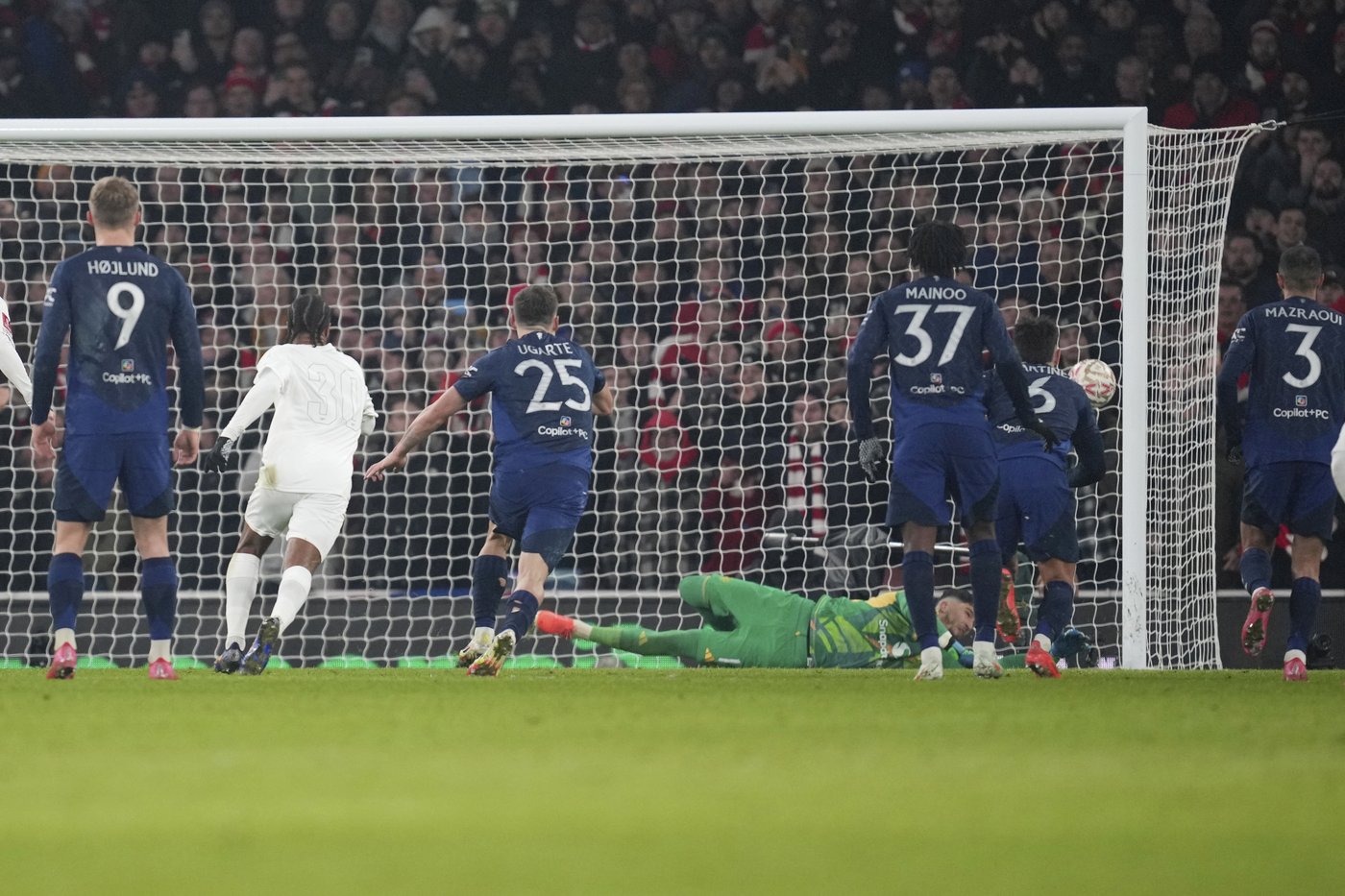 Redemption for Zirkzee and Bayindir as Man United manager praises his backups after FA Cup win | iNFOnews.ca