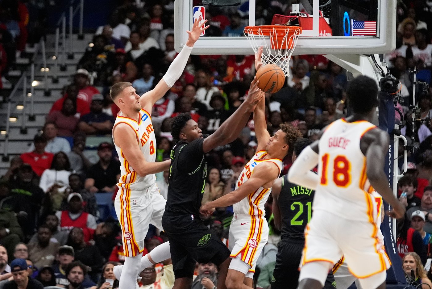 Johnson leads Hawks to 113-110 win over Hornets, extending Charlotte’s skid to six | iNFOnews.ca