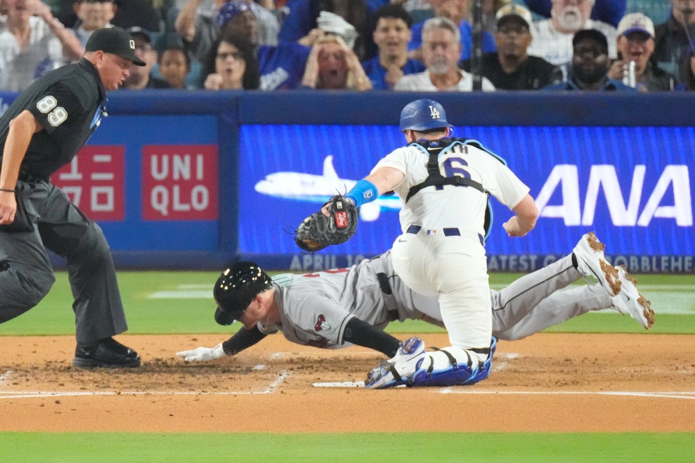 Tucker’s 8th-inning single lifts Dodgers past Diamondbacks 5-4 on World Series ring night | iNFOnews.ca