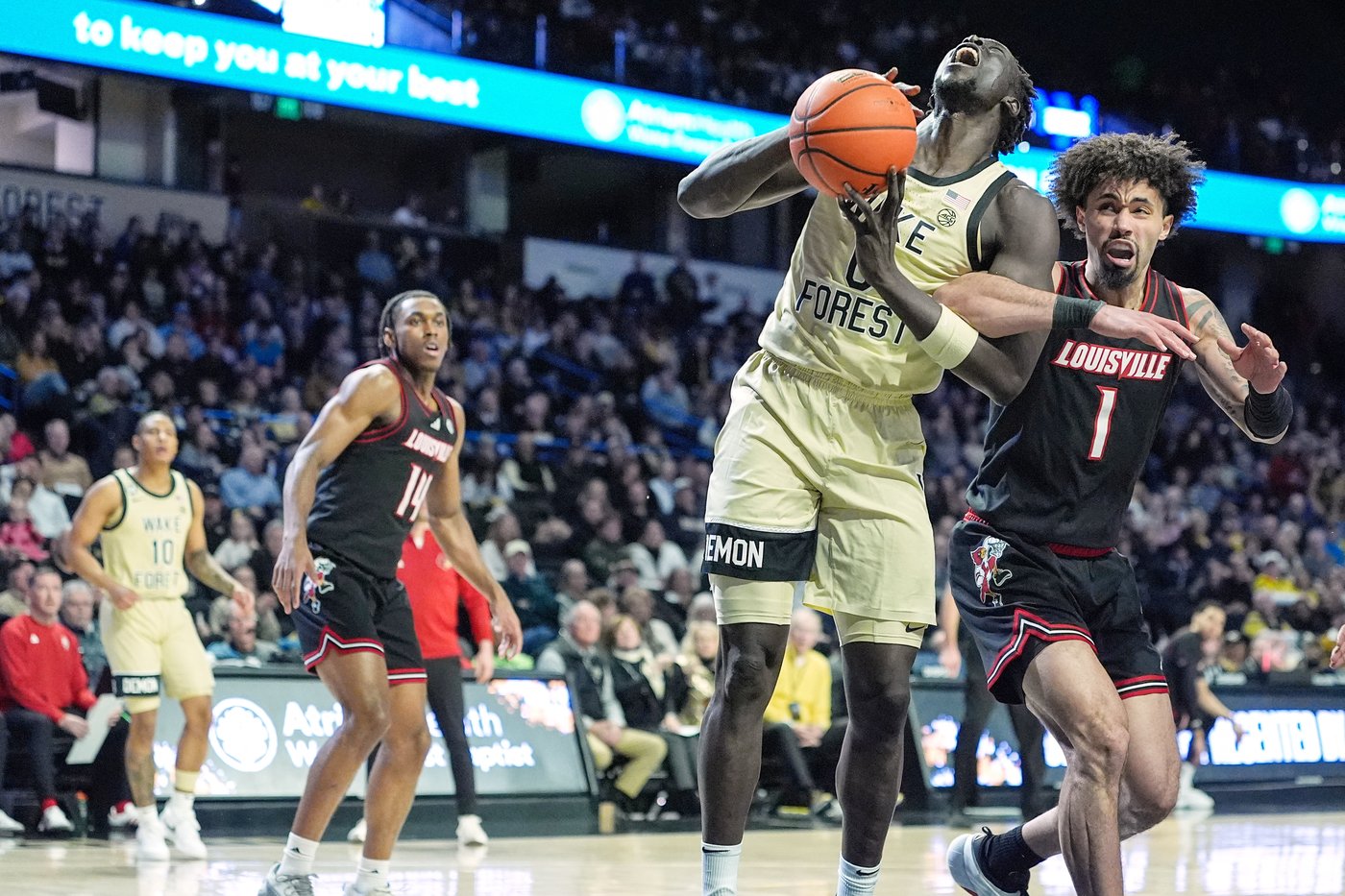 No. 24 Louisville cashes in at foul line late to hold off Wake Forest 88-80 | iNFOnews.ca No. 24 Louisville cashes in at foul line late to hold off Wake Forest 88-80 | iNFOnews.ca