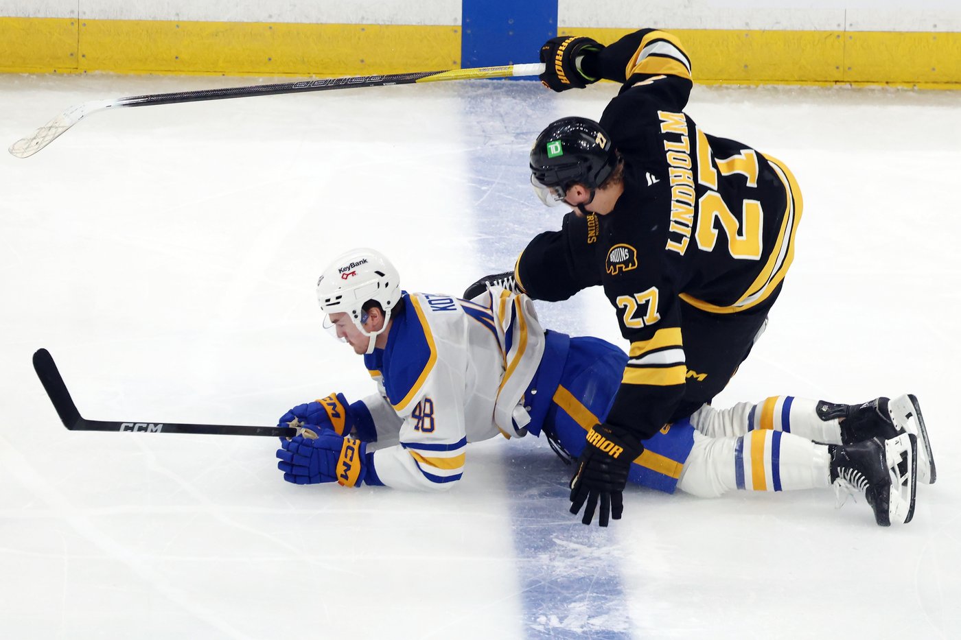 Sabres erupt for 4 goals in first period, win 6-1 to push Bruins to 3-1 hole in series | iNFOnews.ca