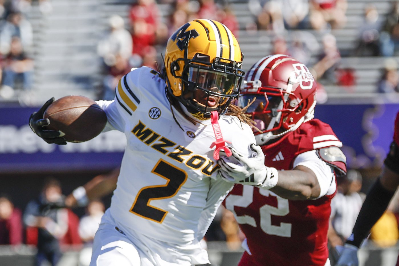Luther Burden's long TD run gets No. 21 Missouri started in 45-3 rout of Minutemen | iNFOnews.ca Luther Burden's long TD run gets No. 21 Missouri started in 45-3 rout of Minutemen | iNFOnews.ca