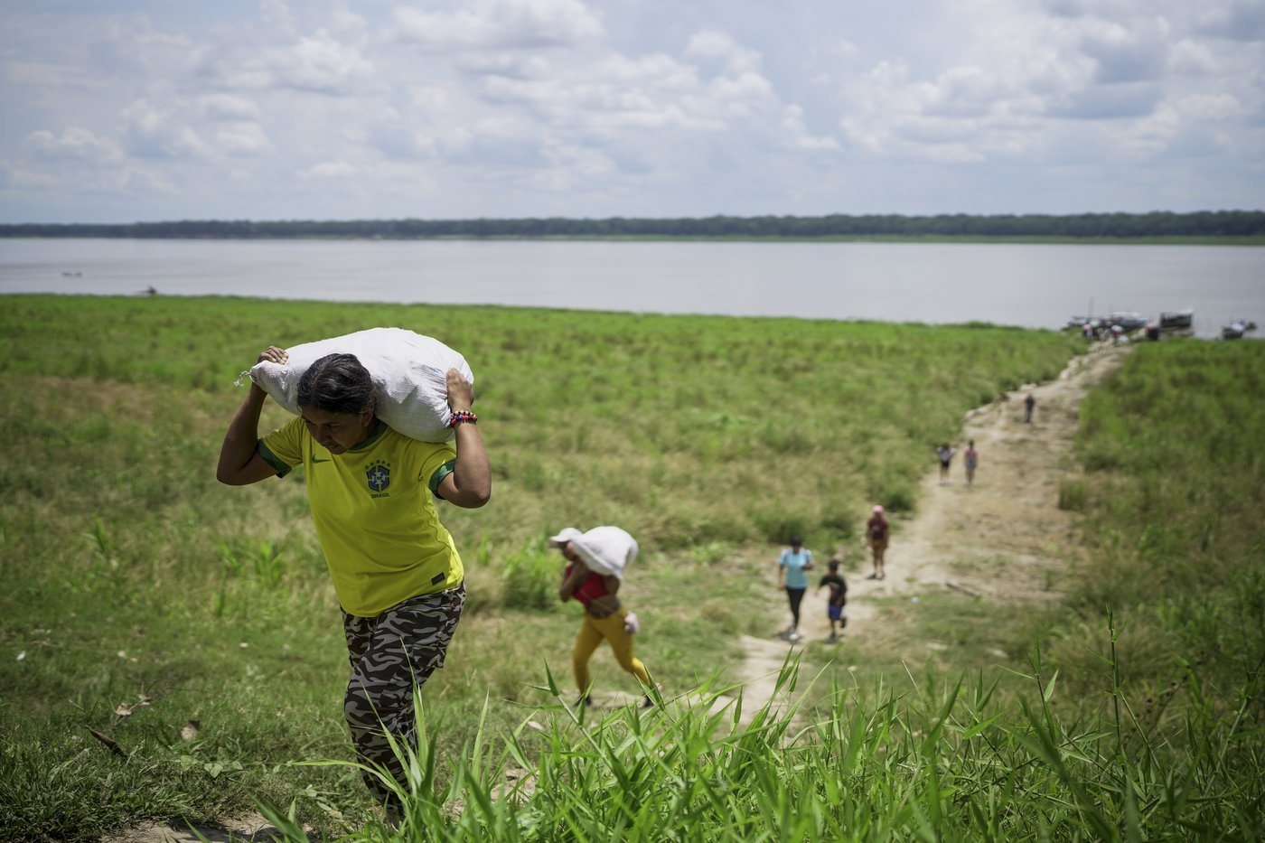 In Colombia, Amazon River's extreme drought falls hard on Indigenous communities | iNFOnews.ca