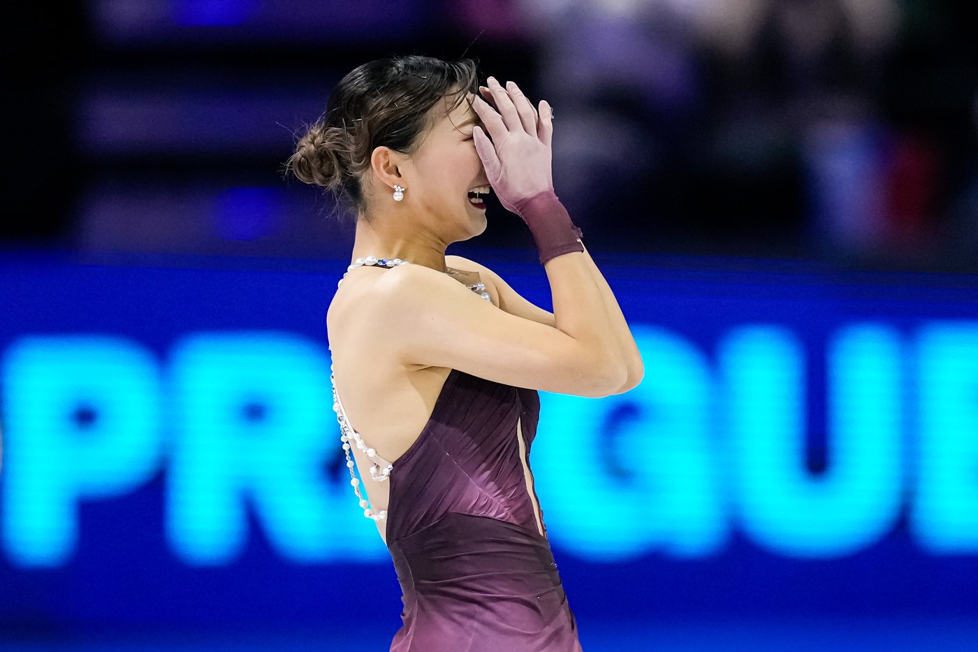 Kaori Sakamoto signs off with a 4th world figure skating title before retirement | iNFOnews.ca