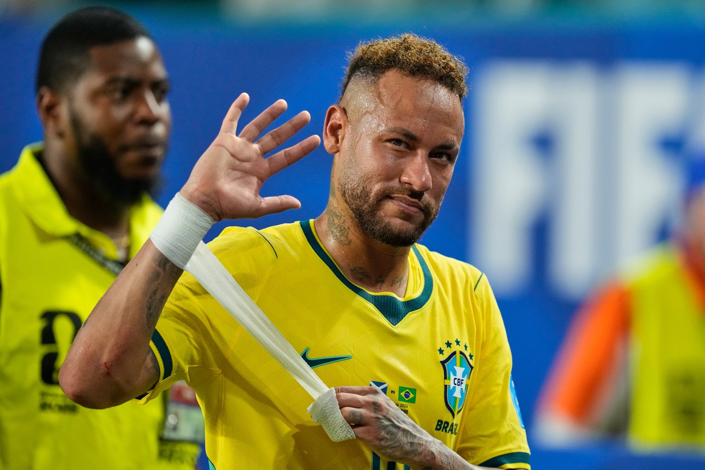 'Our idol is back': Neymar debuts in this World Cup as a sub for Brazil against Scotland | iNFOnews.ca