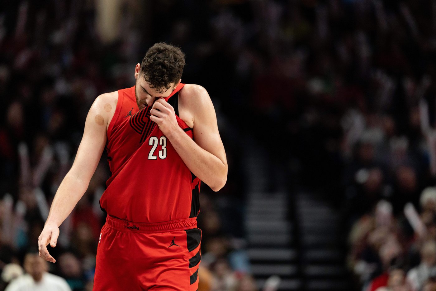 Bane's work on both ends helps Magic hold off Trail Blazers, 110-106 | iNFOnews.ca