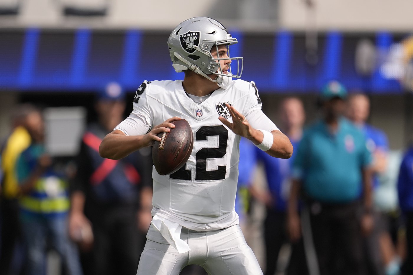 Raiders QB Aidan O'Connell expected to be out 4 to 6 weeks with a broken thumb, AP source says | iNFOnews.ca