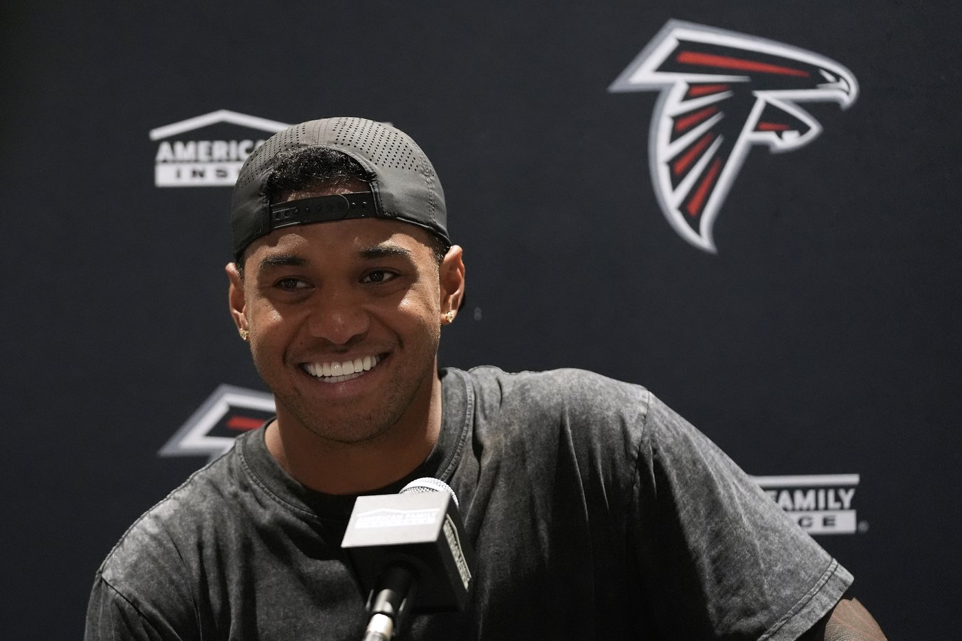 Falcons GM Cunningham calls decision to keep 4 QBs 'a little bit of an insurance policy' | iNFOnews.ca