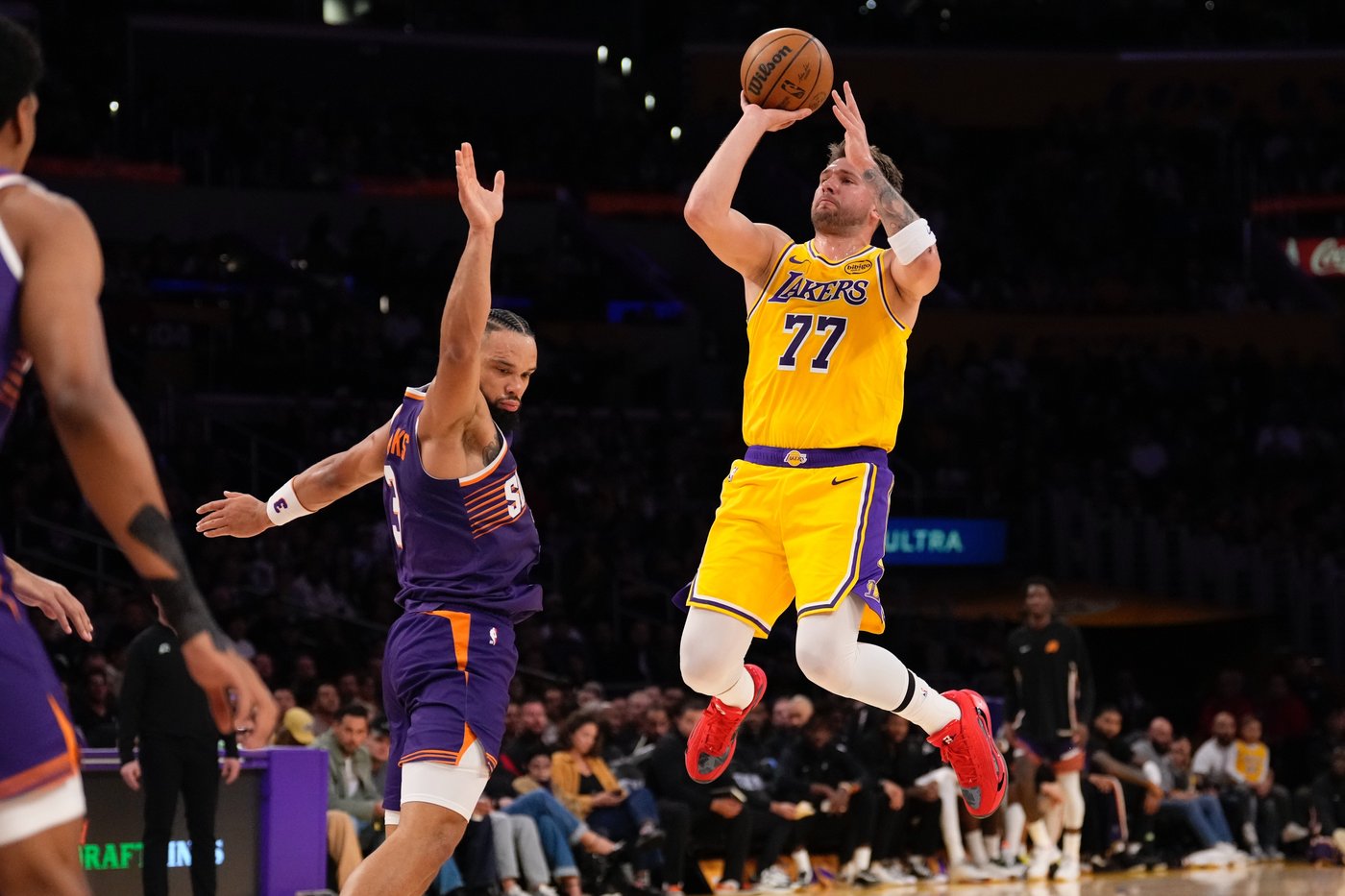 Suns snap Lakers' 7-game winning streak with 125-108 victory despite Booker's early exit | iNFOnews.ca Suns snap Lakers' 7-game winning streak with 125-108 victory despite Booker's early exit | iNFOnews.ca