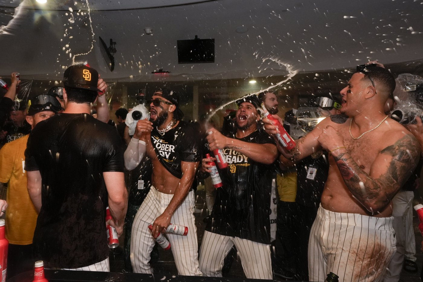 Higashioka's homer starts rally as Padres beat Braves 5-4 to sweep NL Wild Card Series | iNFOnews.ca