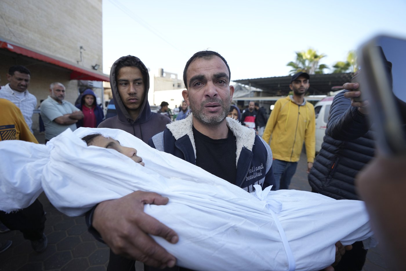 Middle East latest: Israeli strikes kill 11 as Lebanon cease-fire efforts appear to gain steam | iNFOnews.ca