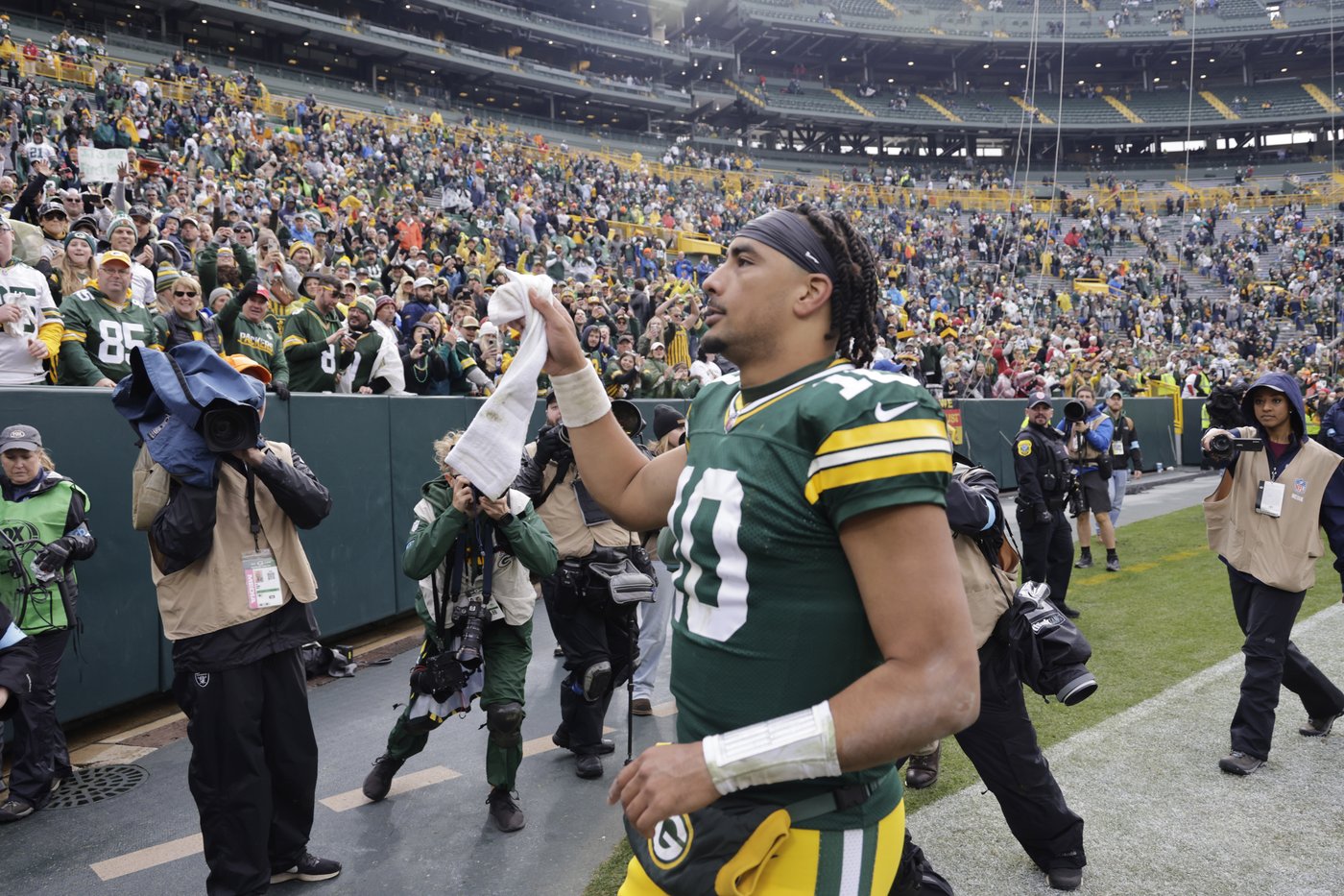 Packers' QB Love dominates Cards with full complement of receivers | iNFOnews.ca