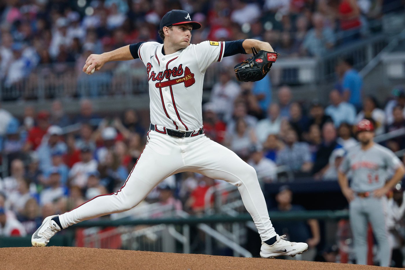 De La Cruz closes in on 30-30, Williamson throws six sharp innings as Reds blank Braves 4-0 | iNFOnews.ca