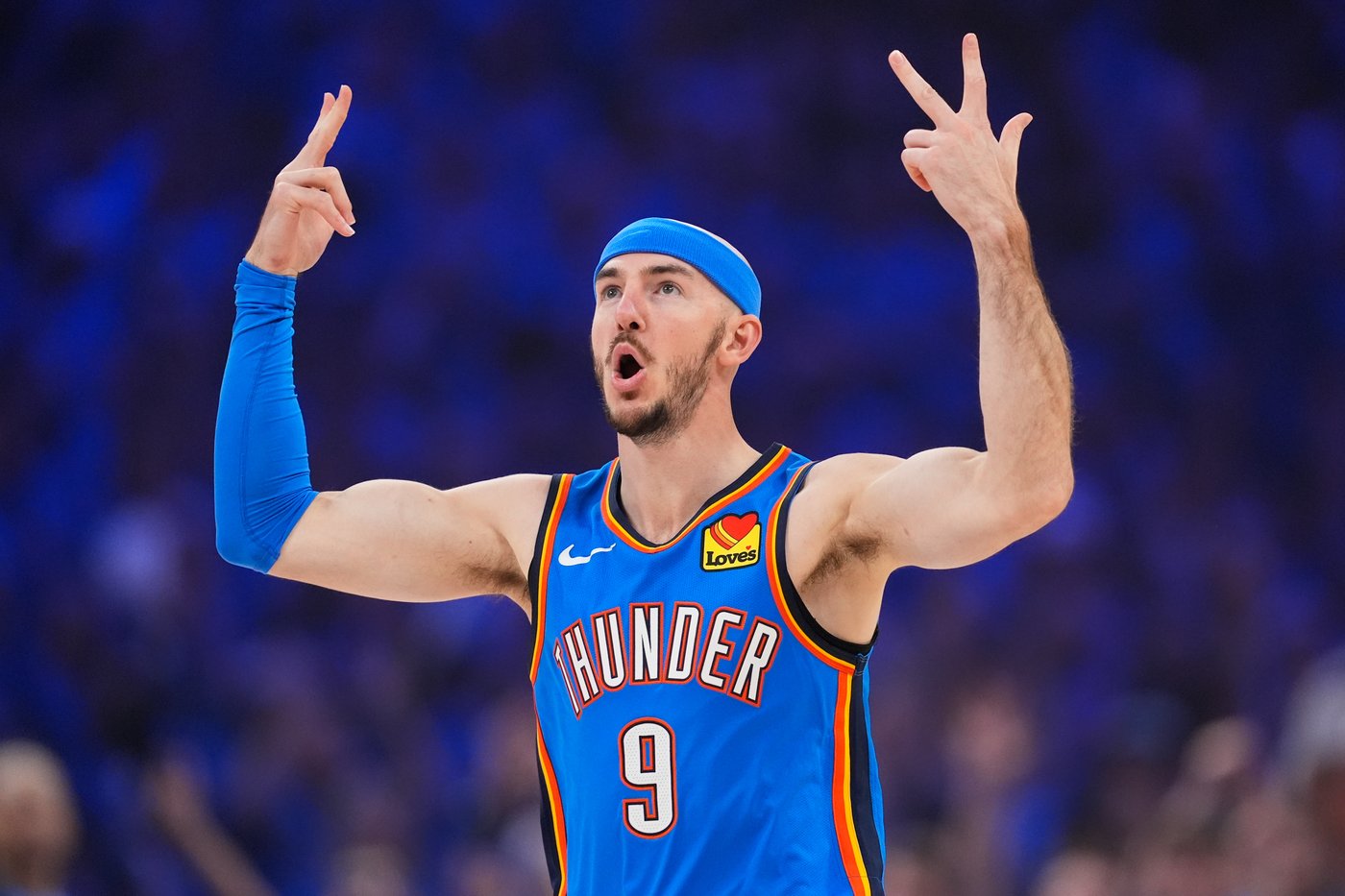 Alex Caruso's 31-point night gives Thunder a chance in Game 1 | iNFOnews.ca