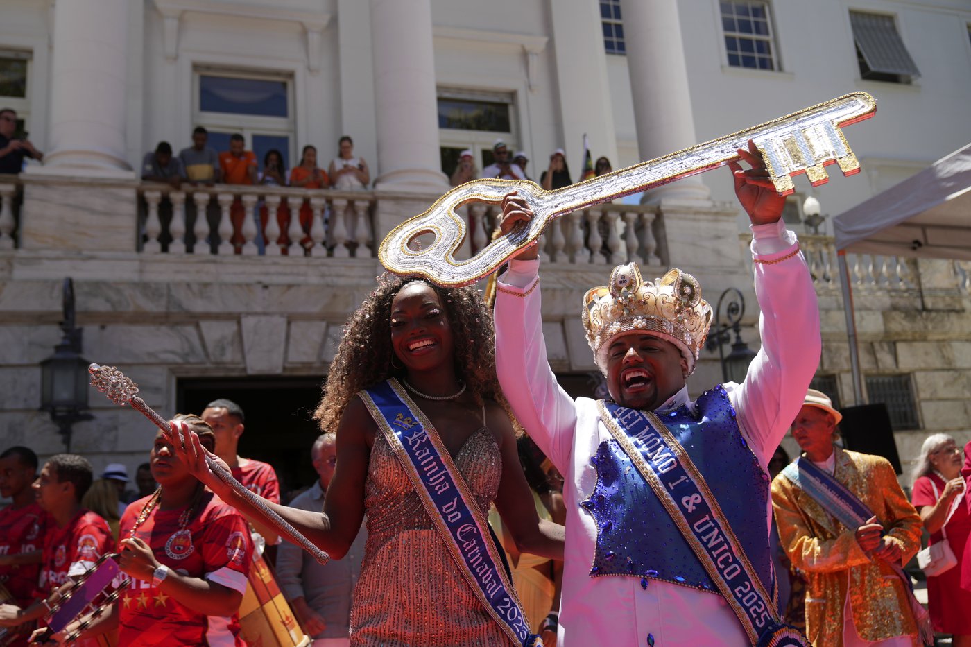 Rio's Carnival kicks off as mayor gives key to the city to King Momo | iNFOnews.ca Rio's Carnival kicks off as mayor gives key to the city to King Momo | iNFOnews.ca